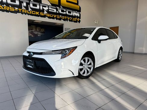 Used 2020 Toyota Corolla LE image 2