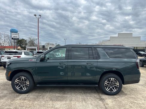 New 2026 Chevrolet Suburban Z71 w/ Comfort Package image 3