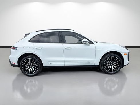 Used 2025 Porsche Macan AWD/4WD image 2