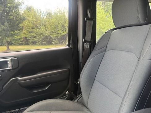 Used 2020 Jeep Wrangler Sport AWD/4WD image 28