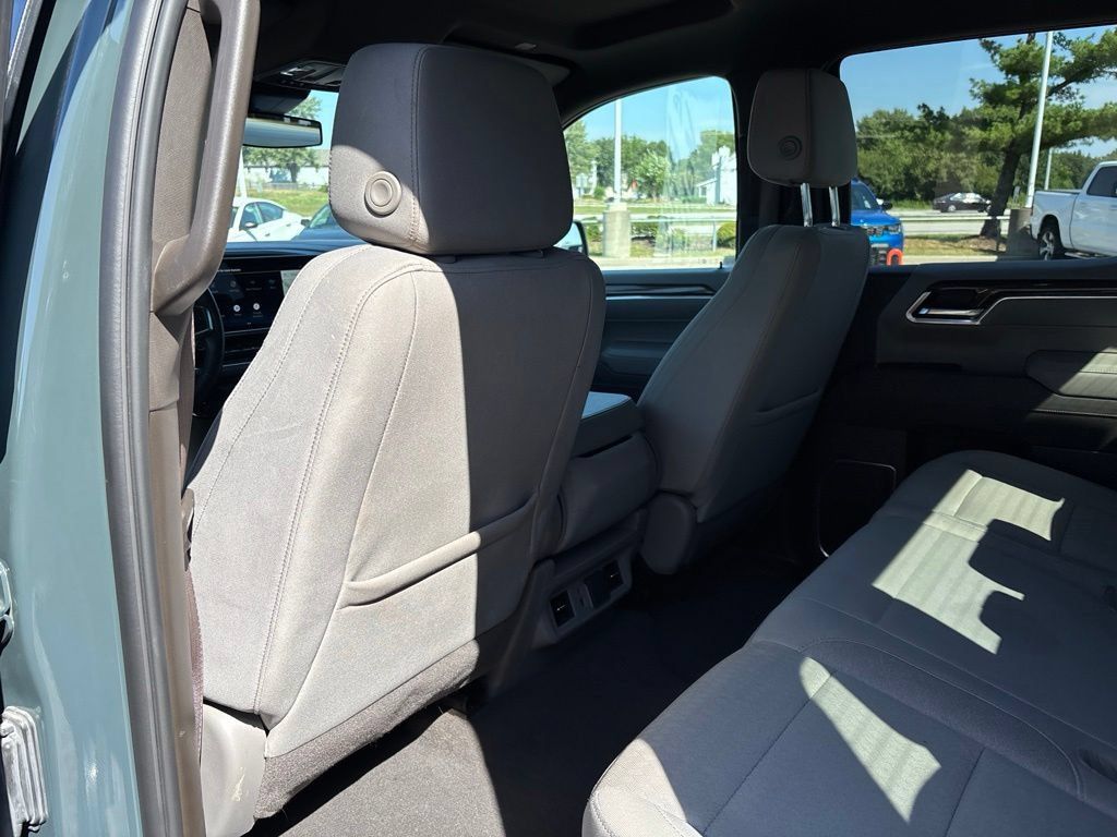 Used 2025 Chevrolet Silverado 1500 LT AWD/4WD image 17