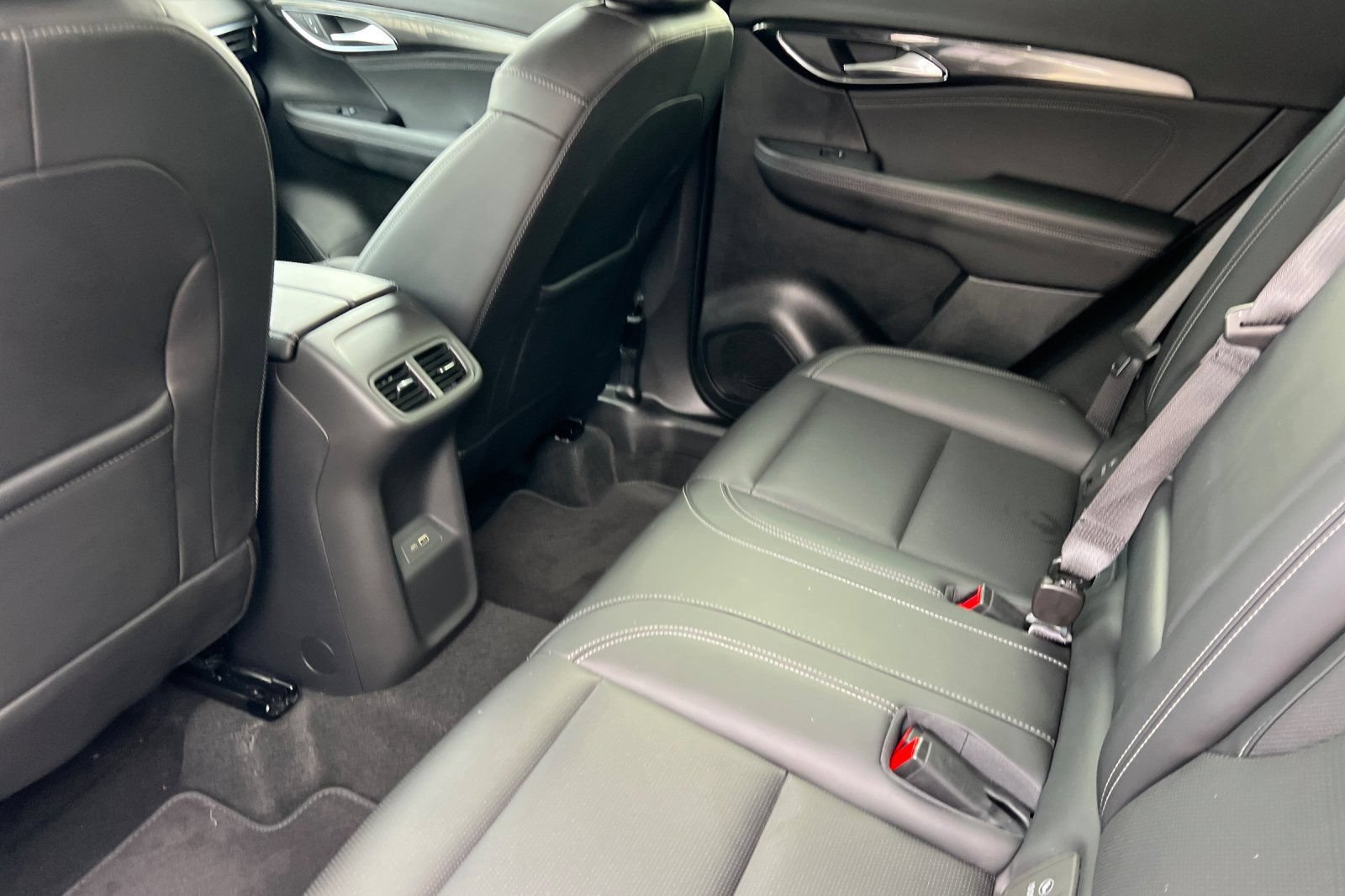 Used 2024 Buick Envision Preferred AWD/4WD image 9
