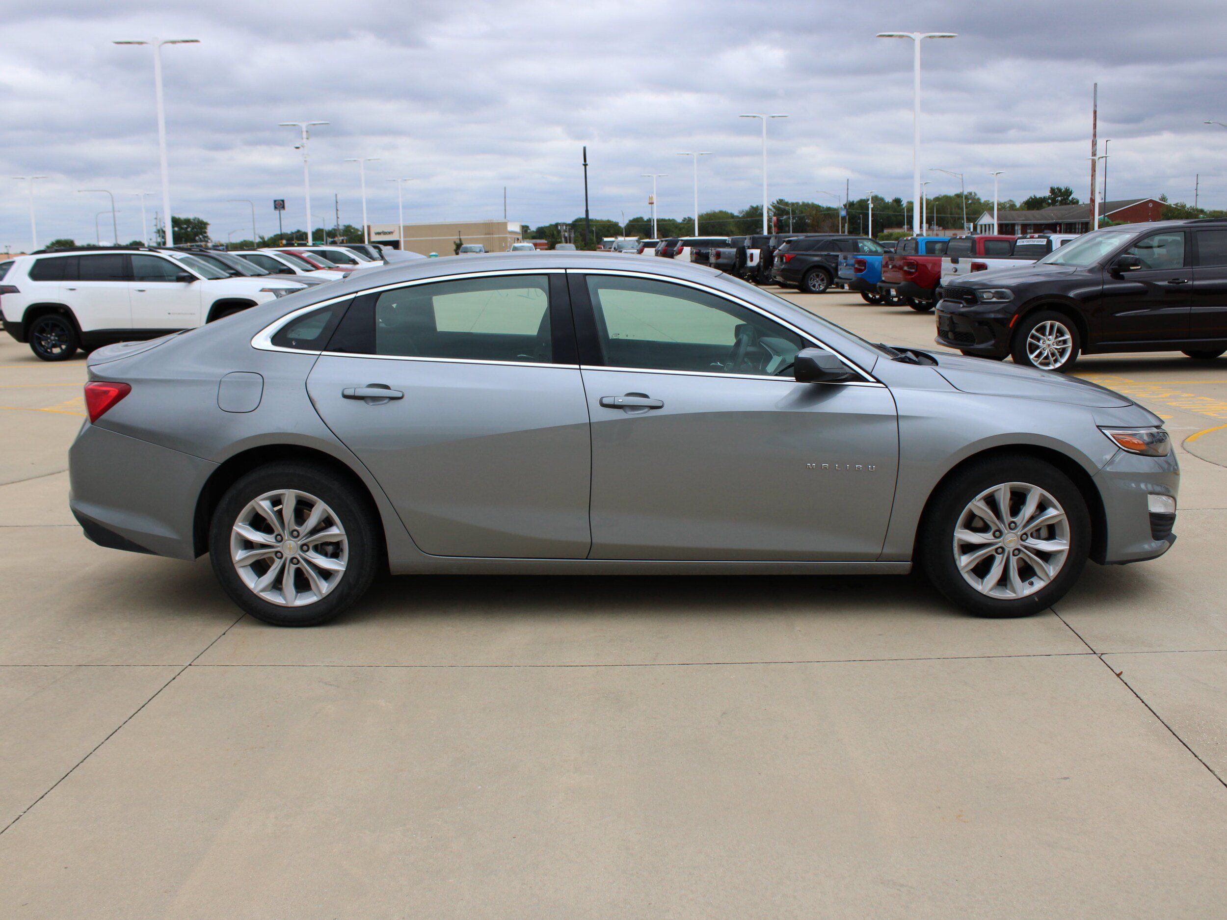 Used 2025 Chevrolet Malibu LT FWD image 6