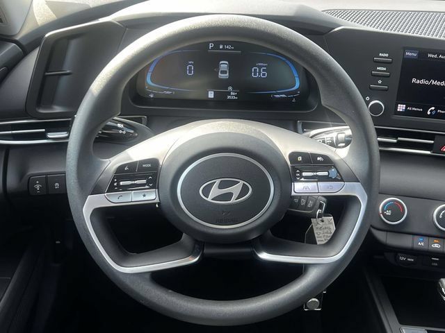 Certified 2026 Hyundai Elantra SE FWD image 14
