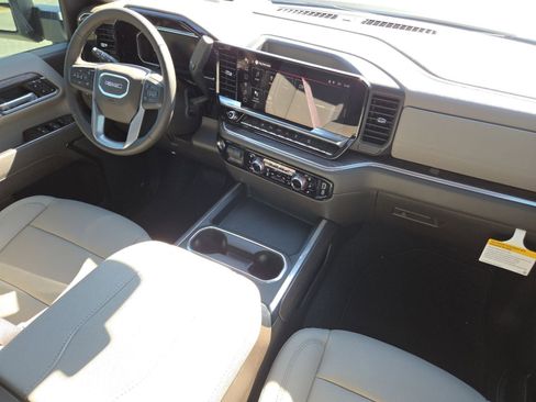 New 2026 GMC Sierra 2500 SLT image 30