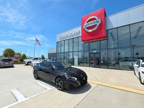Used 2024 Nissan Altima 2.5 SR w/ SR Premium Package image 1