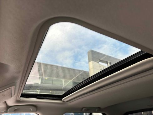 Used 2020 Nissan Frontier PRO-4X w/ Pro-4x Utility Package image 26