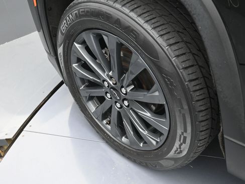 Used 2023 Chevrolet Traverse RS AWD/4WD image 39