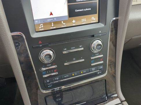 Used 2017 Lincoln Navigator Select image 19