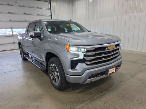 Used 2025 Chevrolet Silverado 1500 High Country w/ Technology Package AWD/4WD image 2
