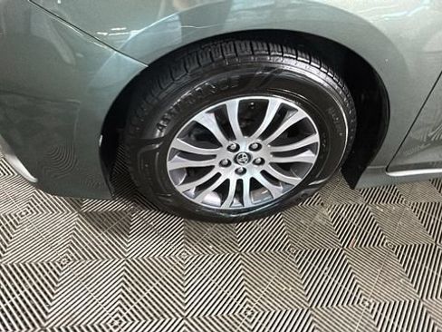 Used 2019 Toyota Sienna XLE FWD image 9
