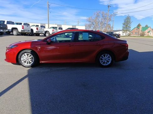 Used 2025 Toyota Camry LE image 8