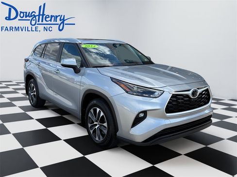 Used 2024 Toyota Highlander XLE image 7