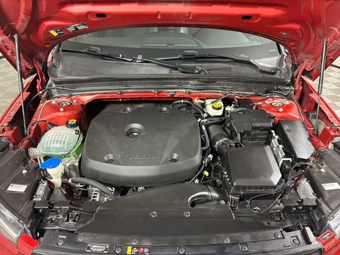 Used 2021 Volvo XC40 T5 R-Design w/ Advanced Package image 7