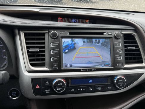Certified 2018 Toyota Highlander Limited Platinum AWD/4WD image 16