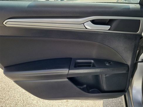 Used 2020 Ford Fusion SE image 16