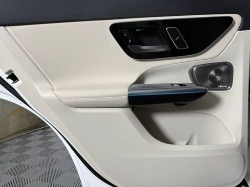 Used 2025 Mercedes-Benz GLC 300 image 22