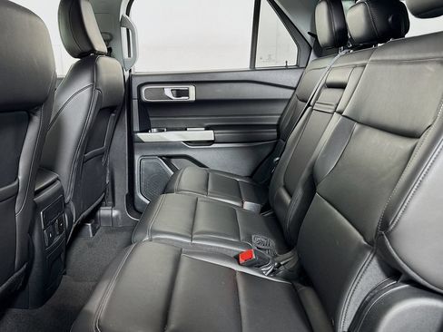 Used 2022 Ford Explorer XLT w/ Equipment Group 202A AWD/4WD image 11