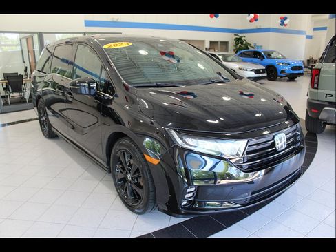 Used 2023 Honda Odyssey Sport image 3
