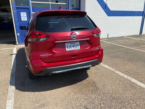 Used 2017 Nissan Rogue S AWD/4WD image 11