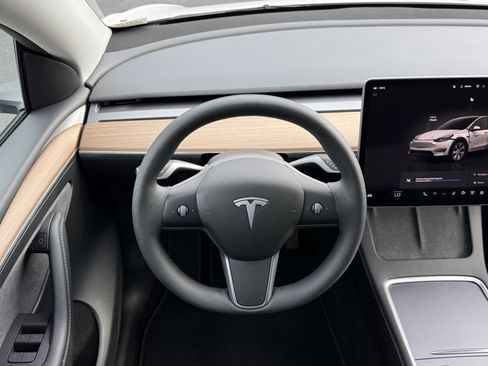 Used 2024 Tesla Model Y Long Range AWD/4WD image 14