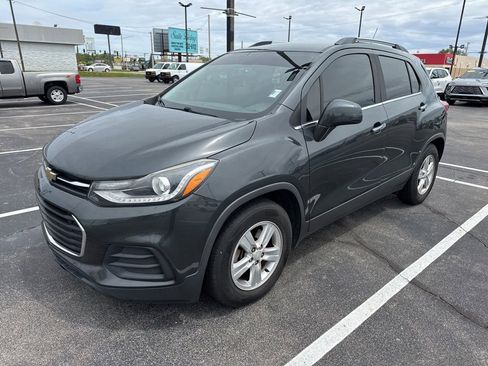Used 2018 Chevrolet Trax LT w/ Driver Confidence Package FWD image 1