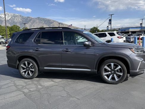 Certified 2025 Honda Pilot Touring image 5