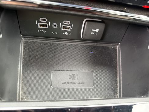 Used 2023 Jeep Grand Cherokee Laredo w/ Luxury Tech Group I AWD/4WD image 22