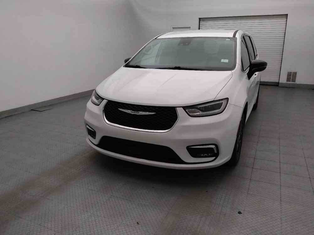 Used 2024 Chrysler Pacifica Touring-L FWD image 15