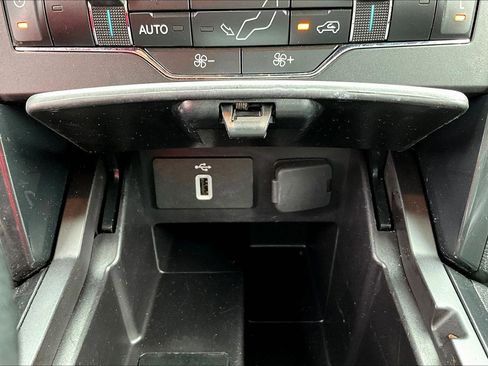 Used 2019 Ford Explorer XLT w/ Equipment Group 202A FWD image 15