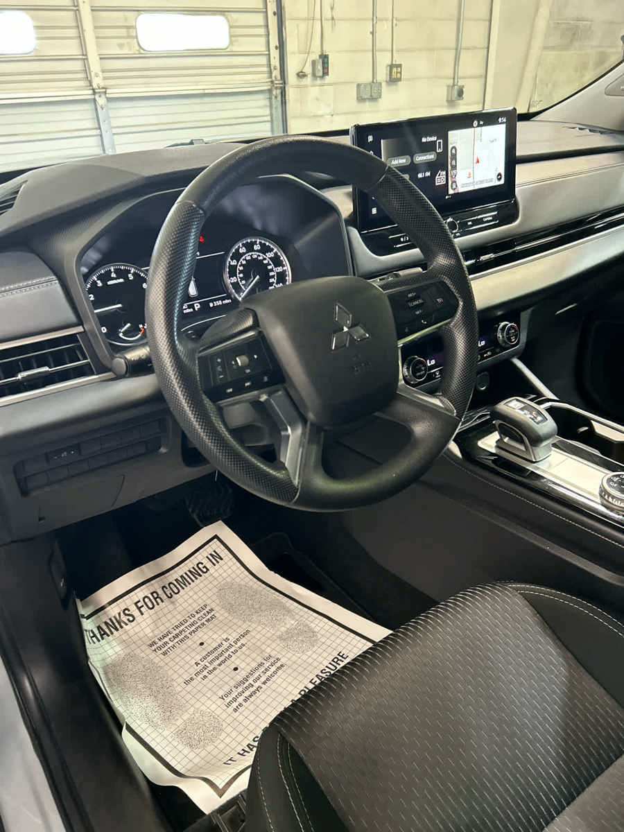 Used 2025 Mitsubishi Outlander ES AWD/4WD image 8