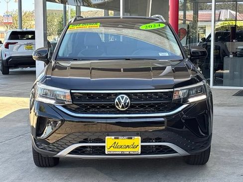 Used 2024 Volkswagen Taos SE AWD/4WD image 5