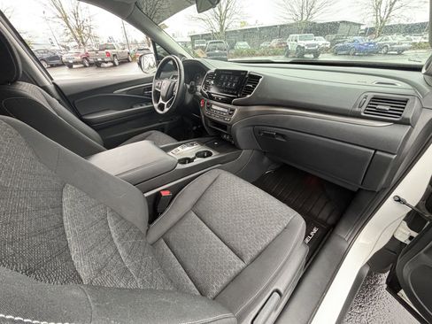 Used 2024 Honda Ridgeline Sport image 11