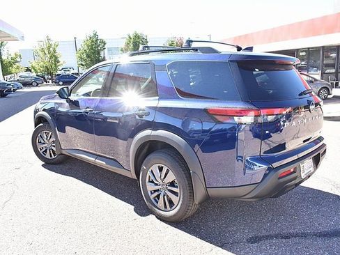 New 2025 Nissan Pathfinder SV image 4