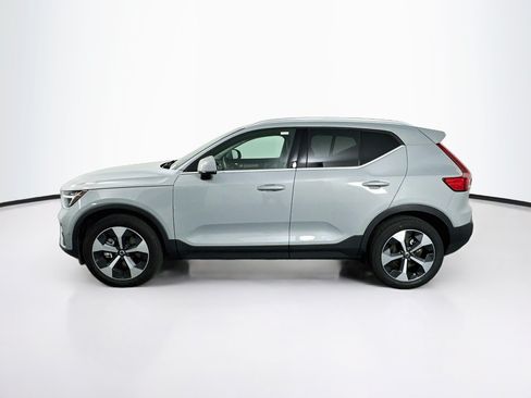 Used 2025 Volvo XC40 B5 Plus AWD/4WD image 4