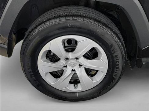 Certified 2024 Toyota RAV4 LE AWD/4WD image 9