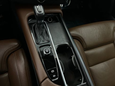 Used 2022 Volvo XC90 T6 Inscription w/ Advanced Package image 10