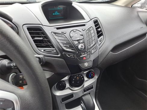 Used 2017 Ford Fiesta SE image 13