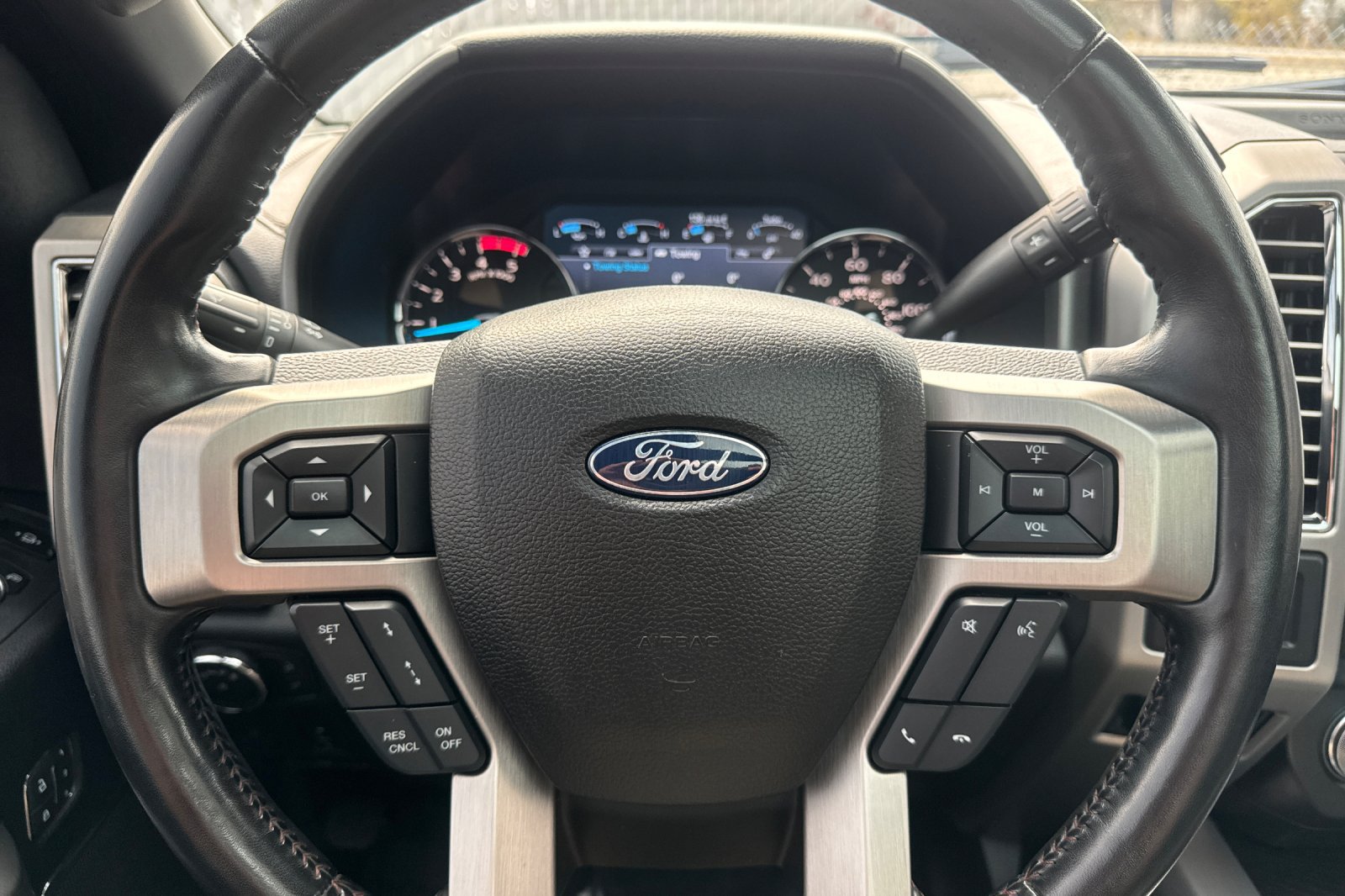 Used 2018 Ford F350 Platinum w/ Platinum Ultimate Package AWD/4WD image 23