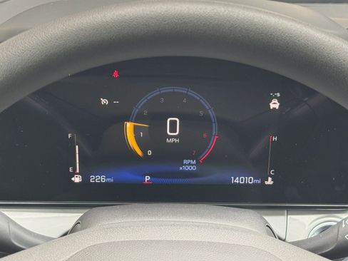 Used 2025 Chevrolet Trax LT image 38