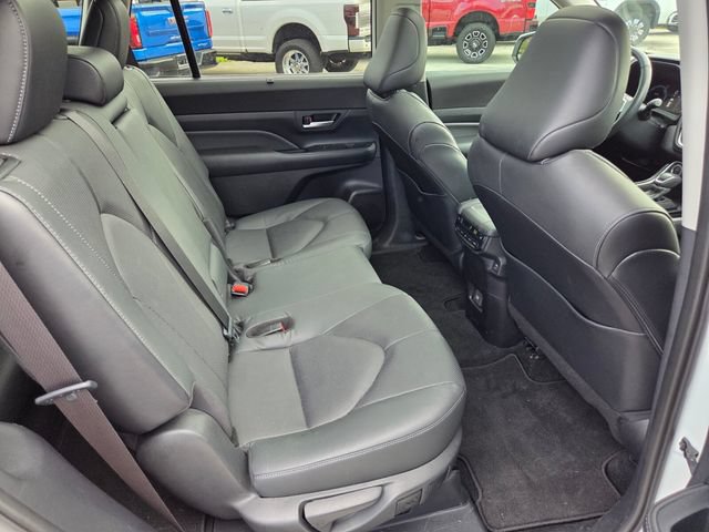 Used 2024 Toyota Grand Highlander AWD Hybrid image 16