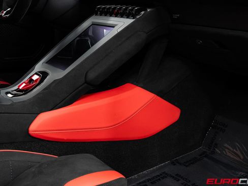 Used 2023 Lamborghini Huracan STO RWD image 40