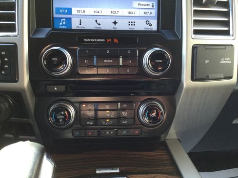 Used 2016 Ford F150 Lariat w/ Equipment Group 502A Luxury image 12