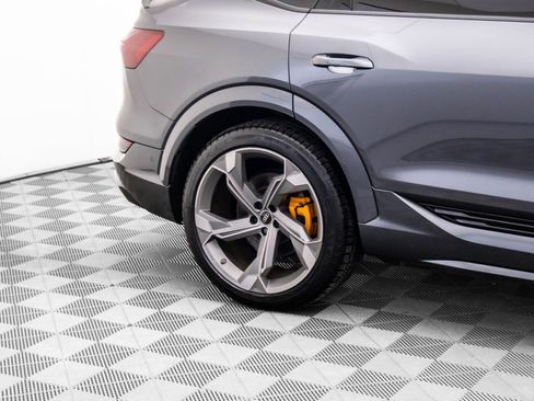 Used 2022 Audi e-tron S Prestige w/ Prestige Package image 34