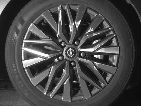 Used 2025 Nissan Altima 2.5 SV FWD image 13