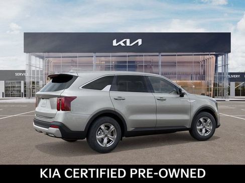 Certified 2026 Kia Sorento LX FWD image 6