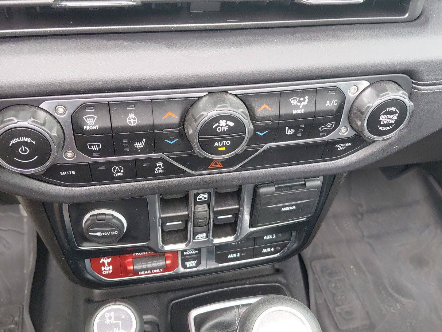 Used 2024 Jeep Wrangler Unlimited Rubicon w/ Technology Group AWD/4WD image 33