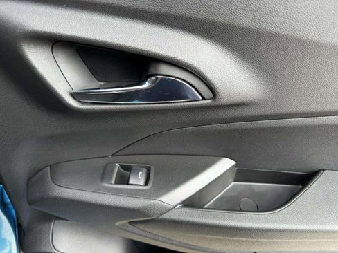 Used 2025 Chevrolet Trax LS w/ LS Convenience Package image 42