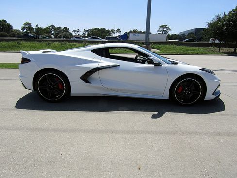 Used 2022 Chevrolet Corvette Stingray Preferred Cpe w/ Z51 Performance Package RWD image 4