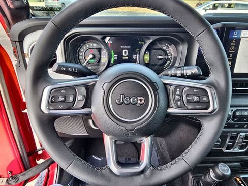 Used 2025 Jeep Wrangler Unlimited Sahara AWD/4WD image 22